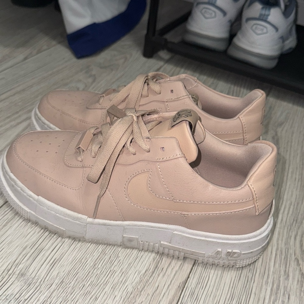 Nike Air Force 1 light pink